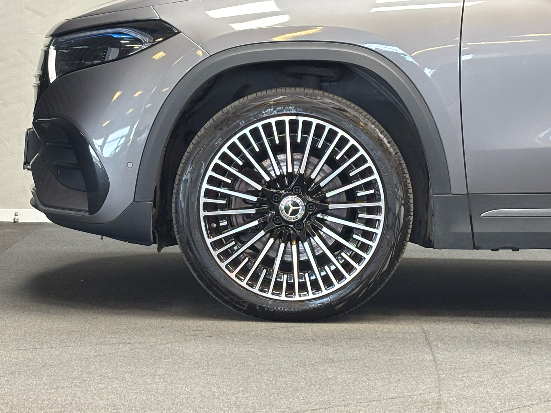 Mercedes EQA250