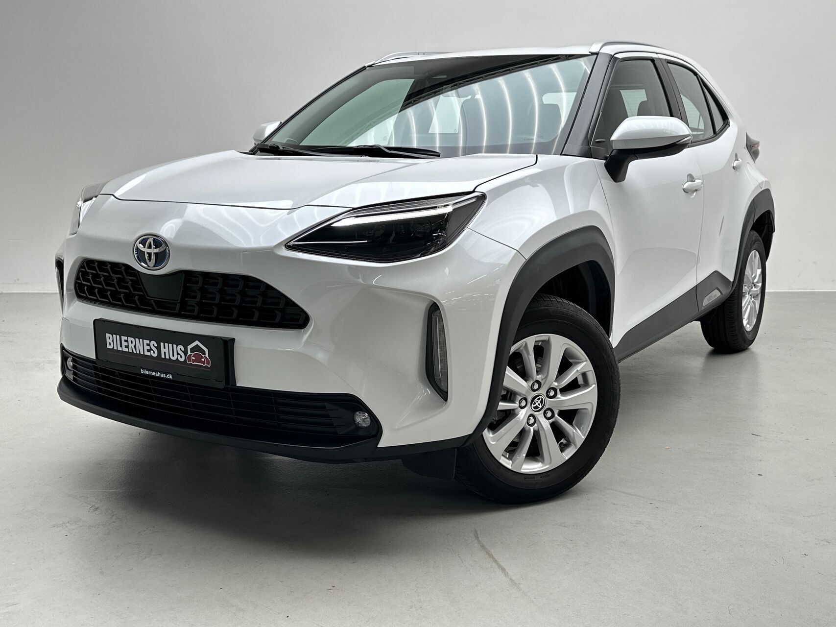 Hvid Toyota Yaris Cross fra 2022