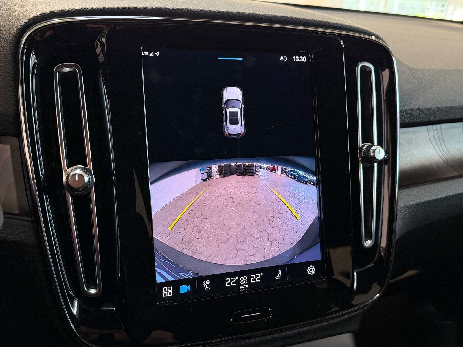 Hvid Volvo XC40 fra 2023