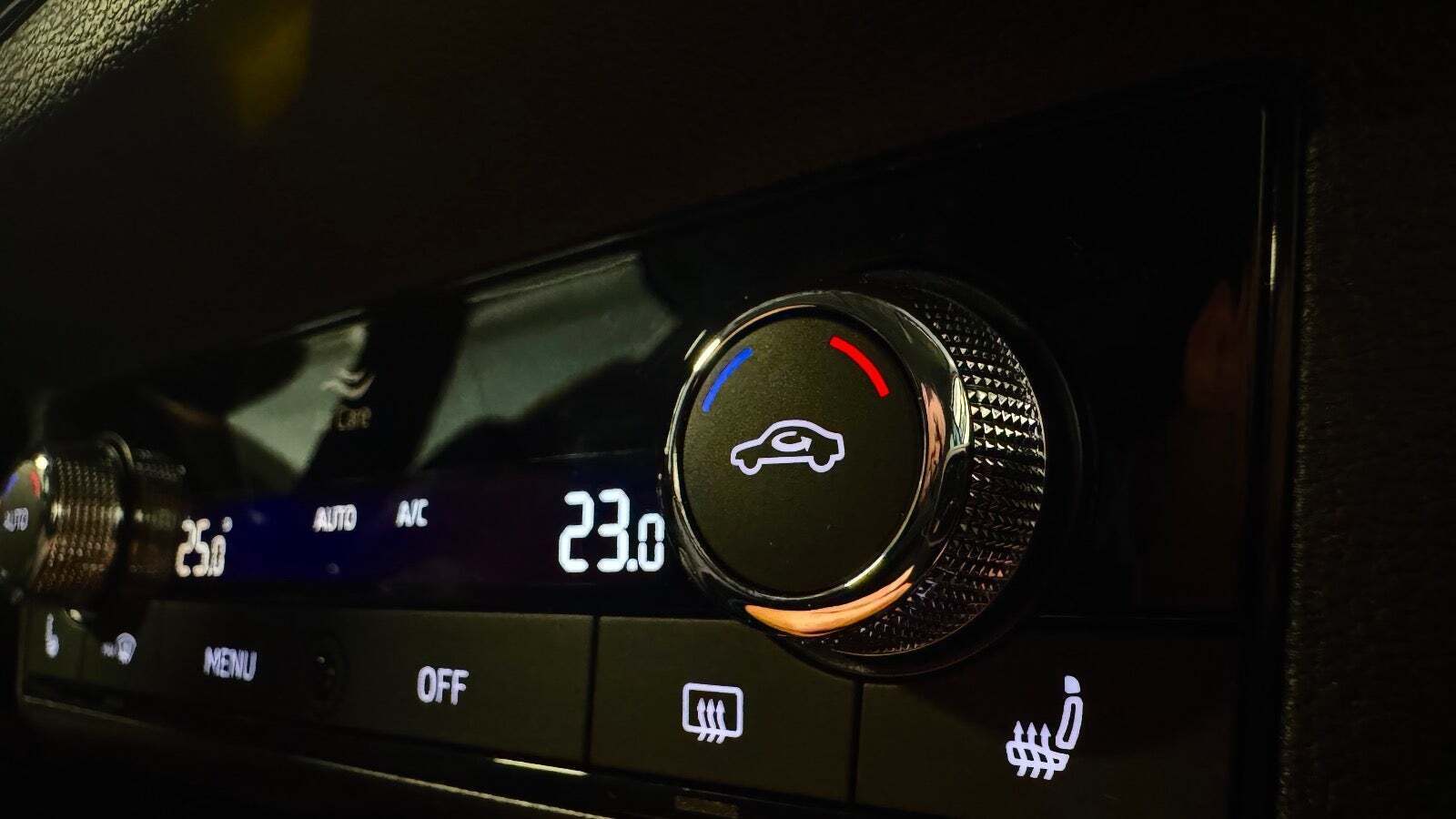 Blå Skoda Scala fra 2024