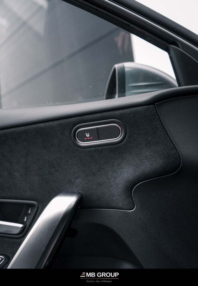 Gul Mercedes A200 fra 2024