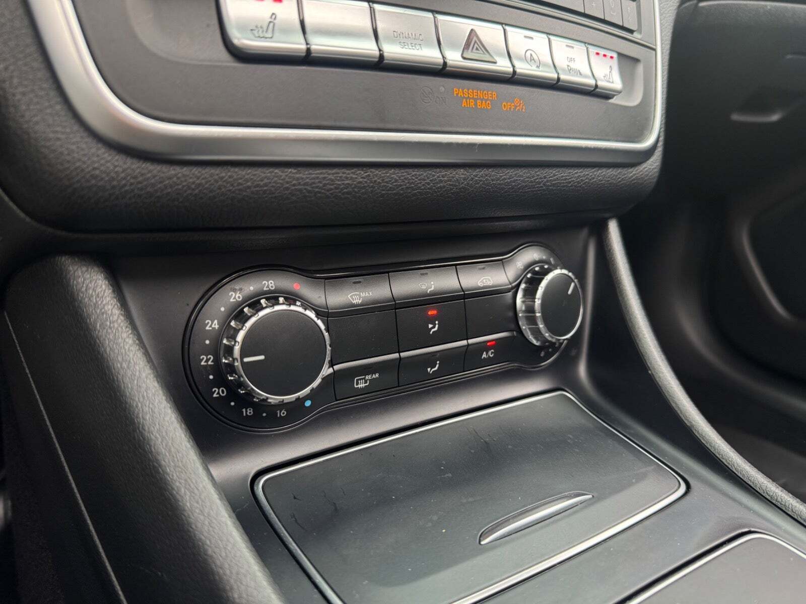 Sort Mercedes CLA200 d fra 2017