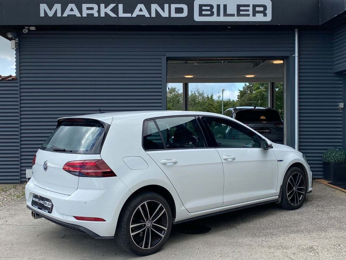 Hvid VW Golf VII fra 2020