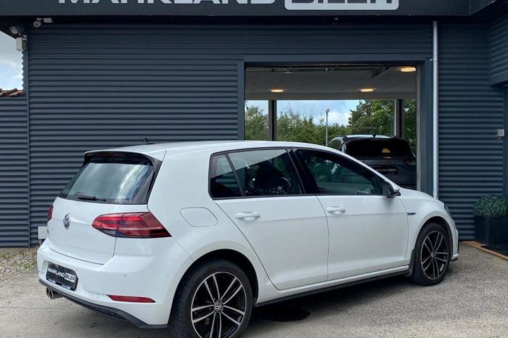 Hvid VW Golf VII fra 2020