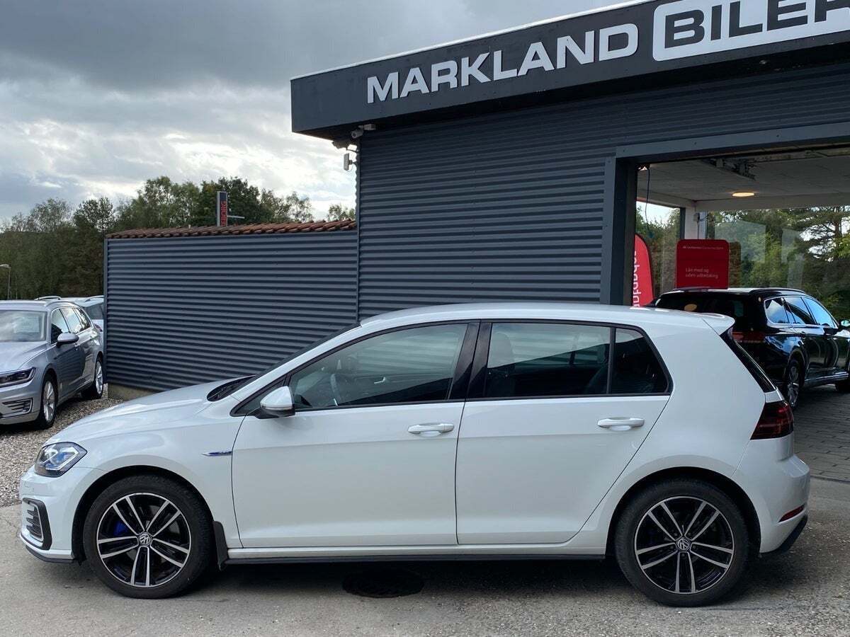 Hvid VW Golf VII fra 2020