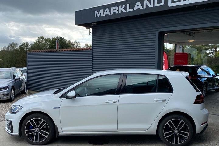 Hvid VW Golf VII fra 2020