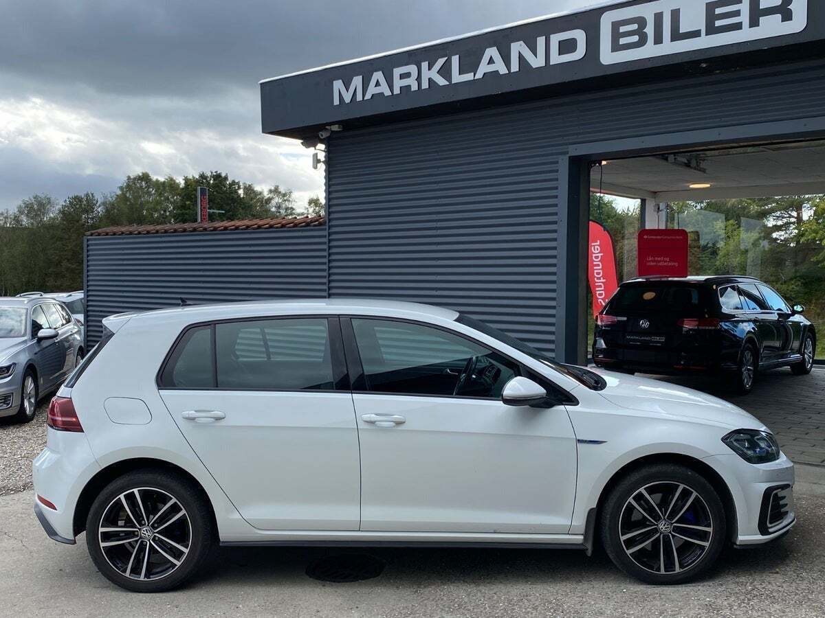 Hvid VW Golf VII fra 2020