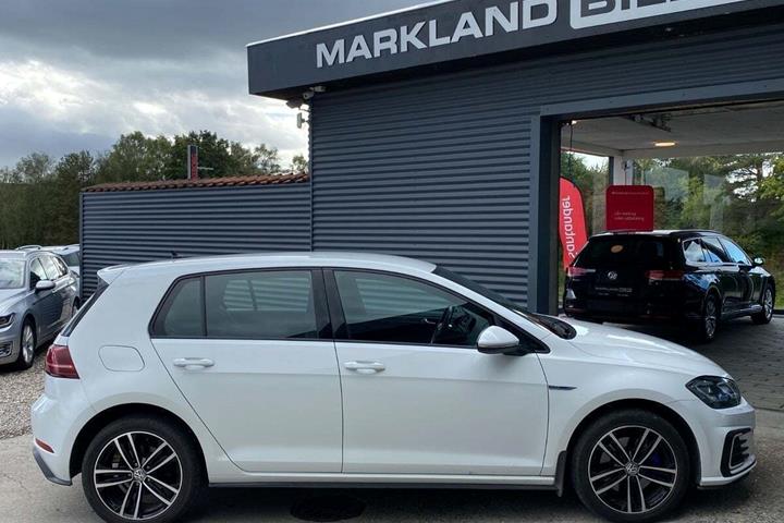 Hvid VW Golf VII fra 2020