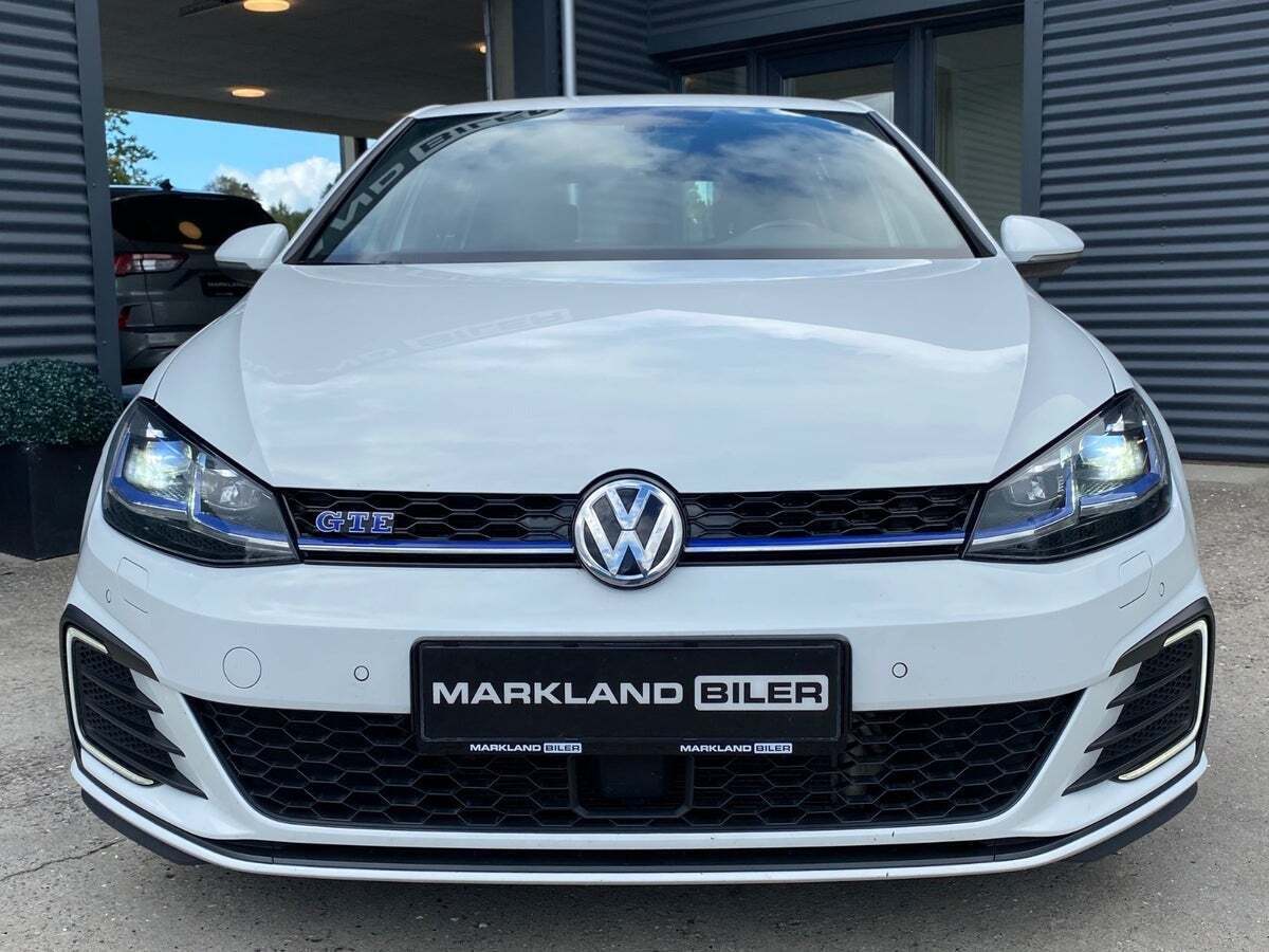 Hvid VW Golf VII fra 2020