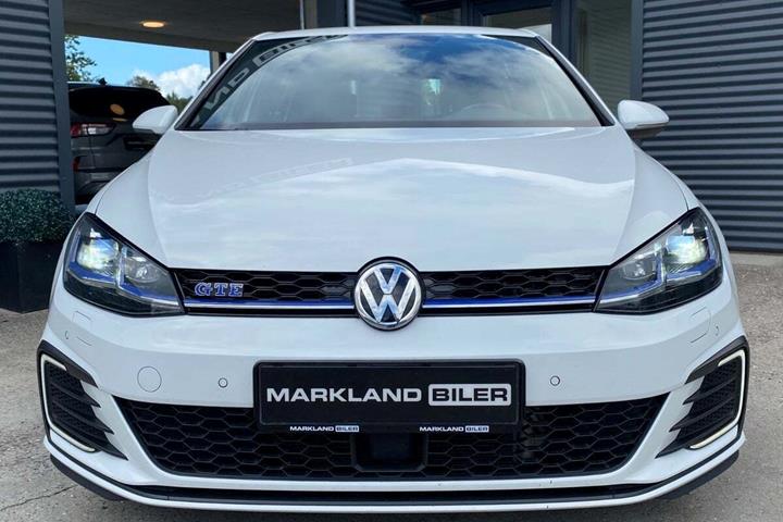 Hvid VW Golf VII fra 2020