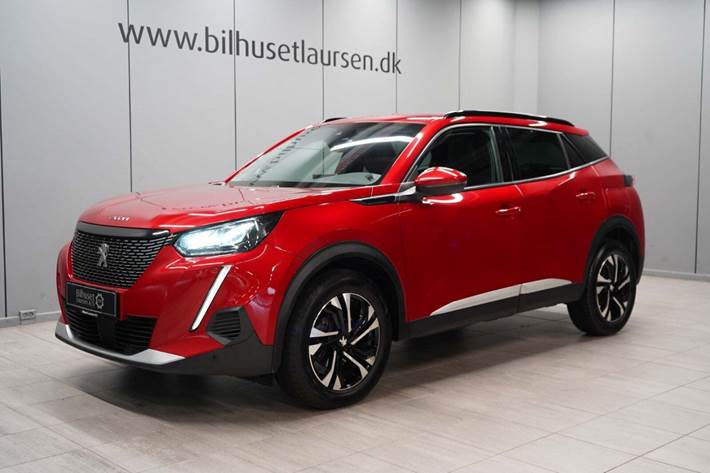 Rød Peugeot 2008 fra 2020 set udefra
