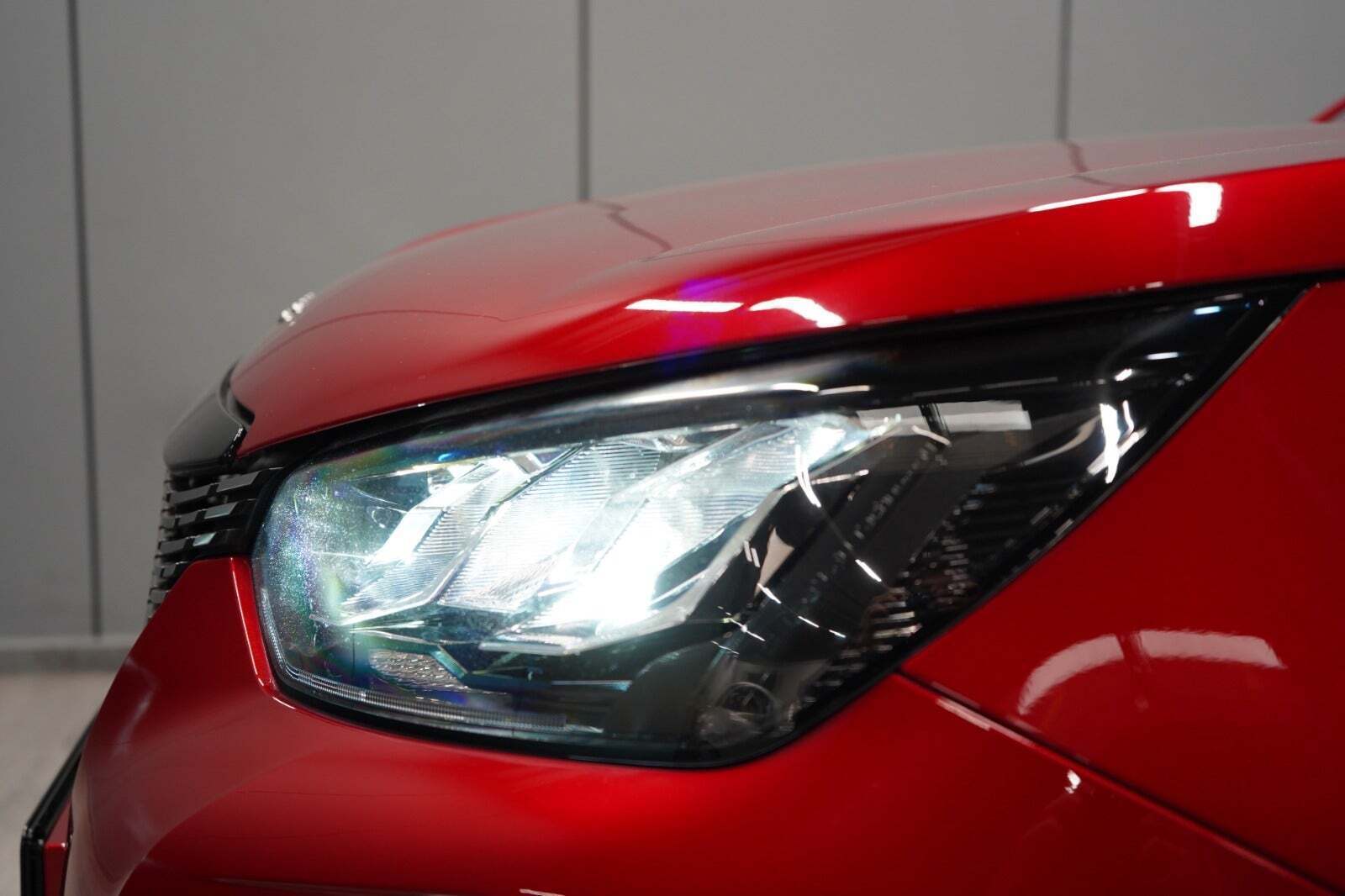 Rød Peugeot 2008 fra 2020