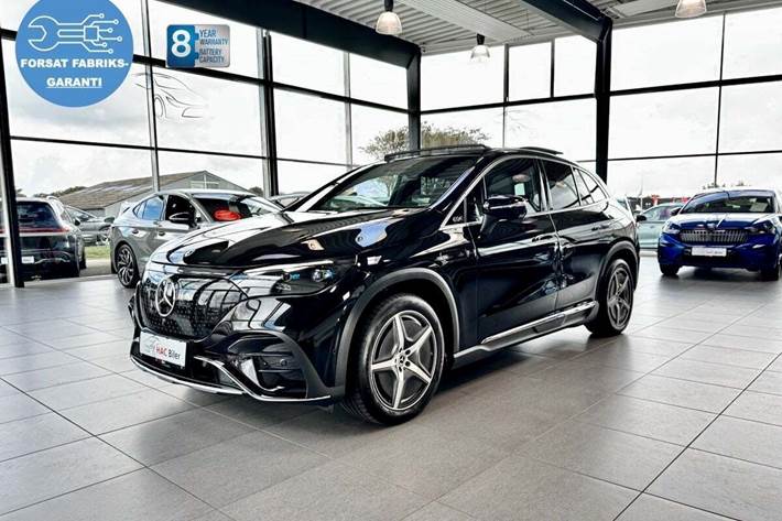 Sort Mercedes EQE350 SUV fra 2024 set udefra