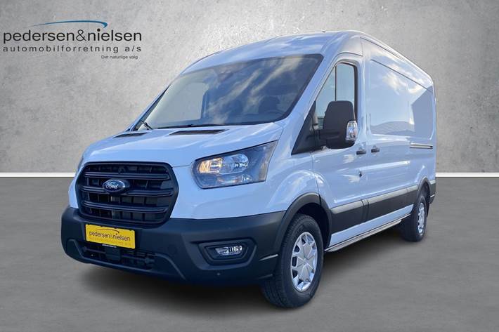 Hvid Ford Transit fra 2025