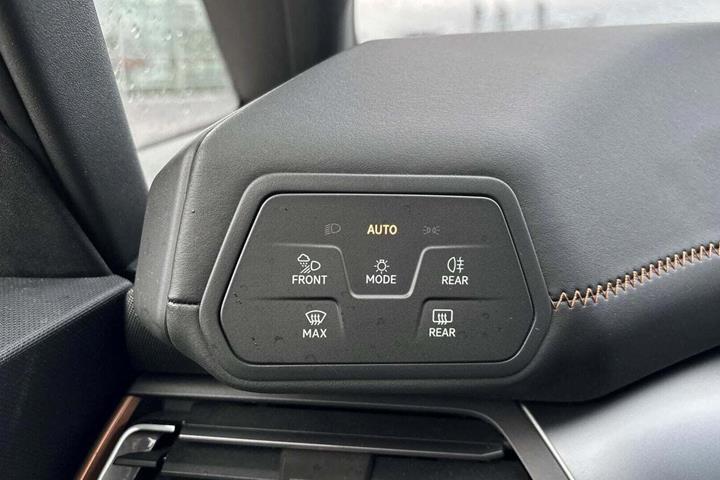 Grå Cupra Born fra 2023