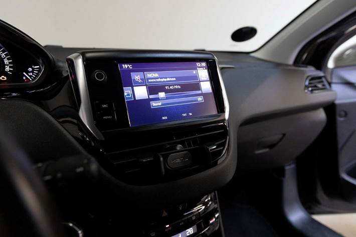 Blå Peugeot 208 fra 2017