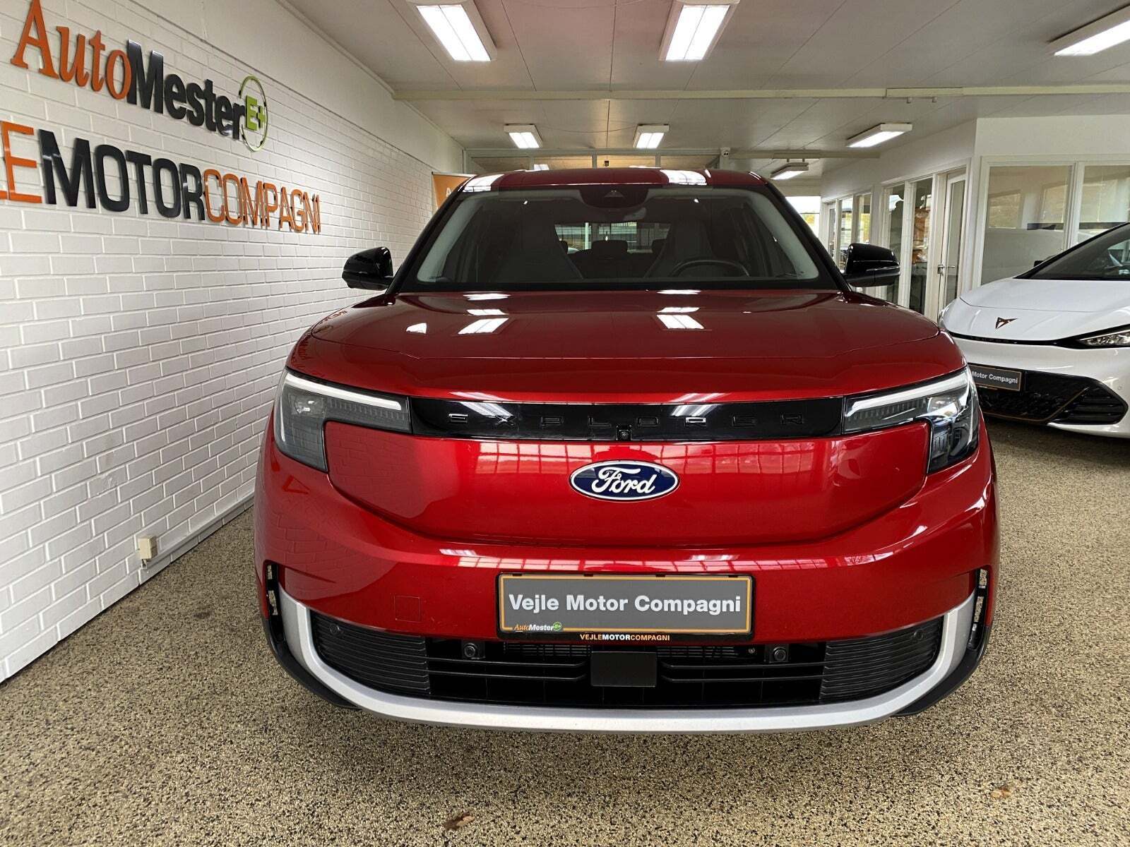 Ford Explorer 82 Select Extended Range