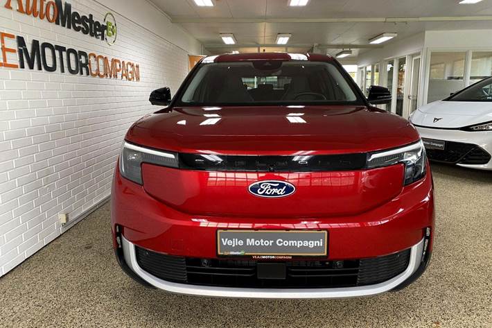 Rød Ford Explorer fra 2024