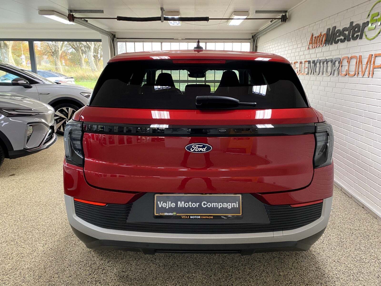 Ford Explorer 82 Select Extended Range