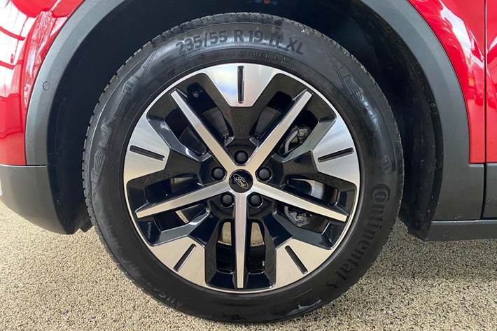 Rød Ford Explorer fra 2024