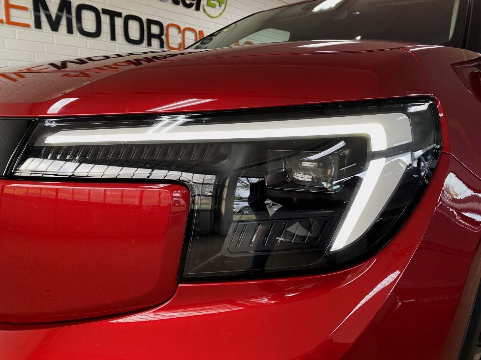 Rød Ford Explorer fra 2024