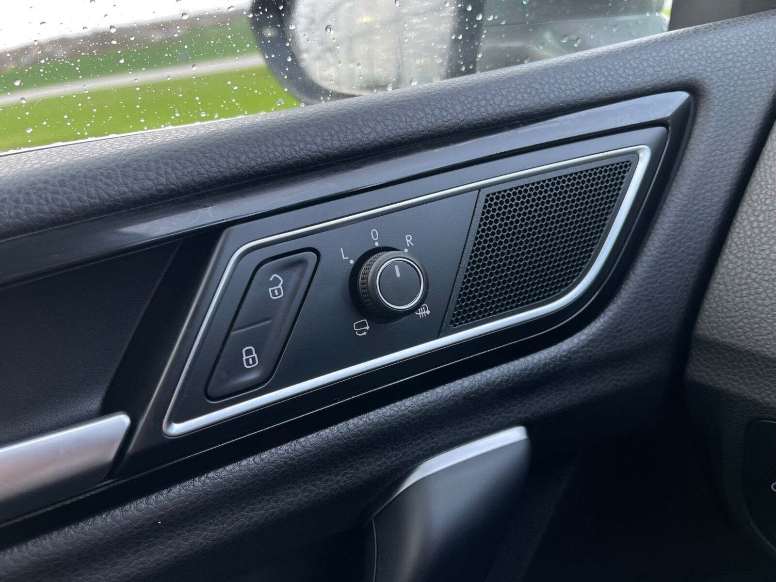 Rød VW Golf Sportsvan fra 2015