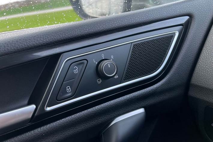 Rød VW Golf Sportsvan fra 2015