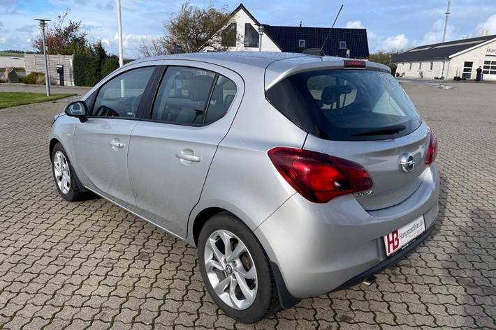 Sølv Opel Corsa fra 2017