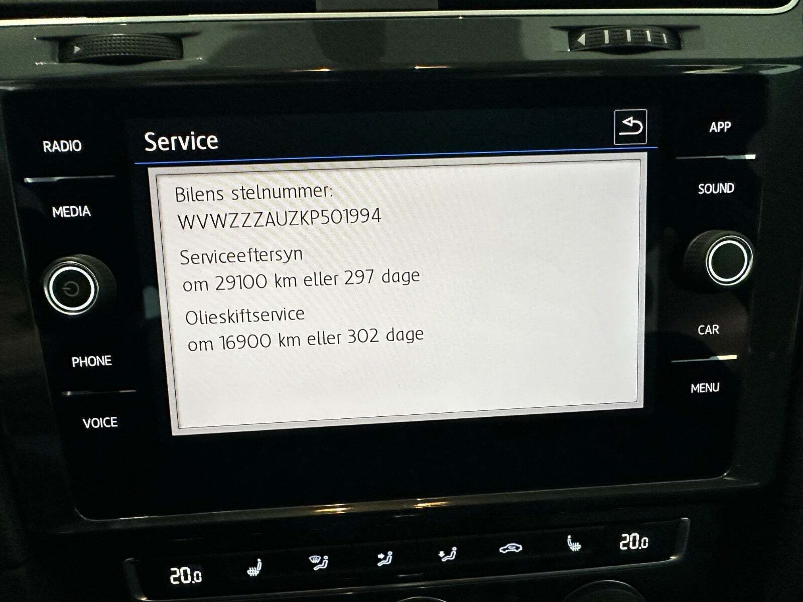 Grå VW Golf VII fra 2019