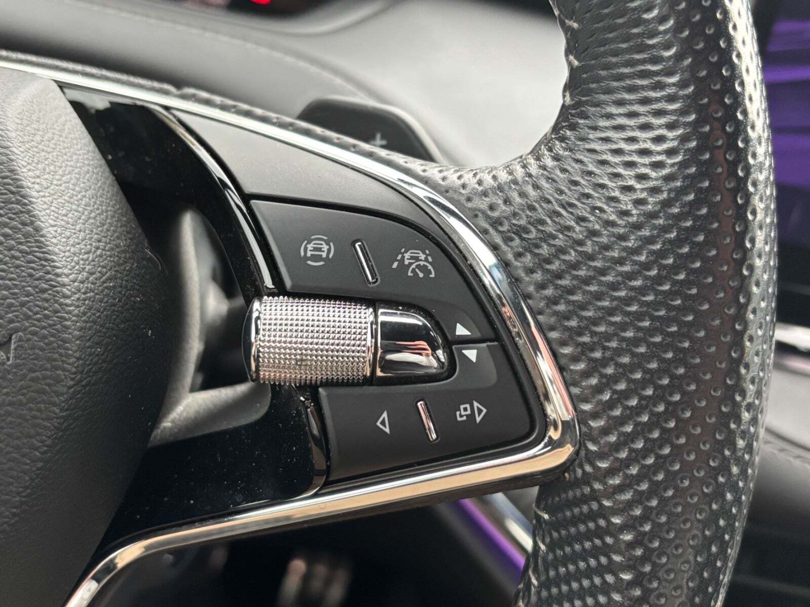 Blå Skoda Enyaq fra 2022