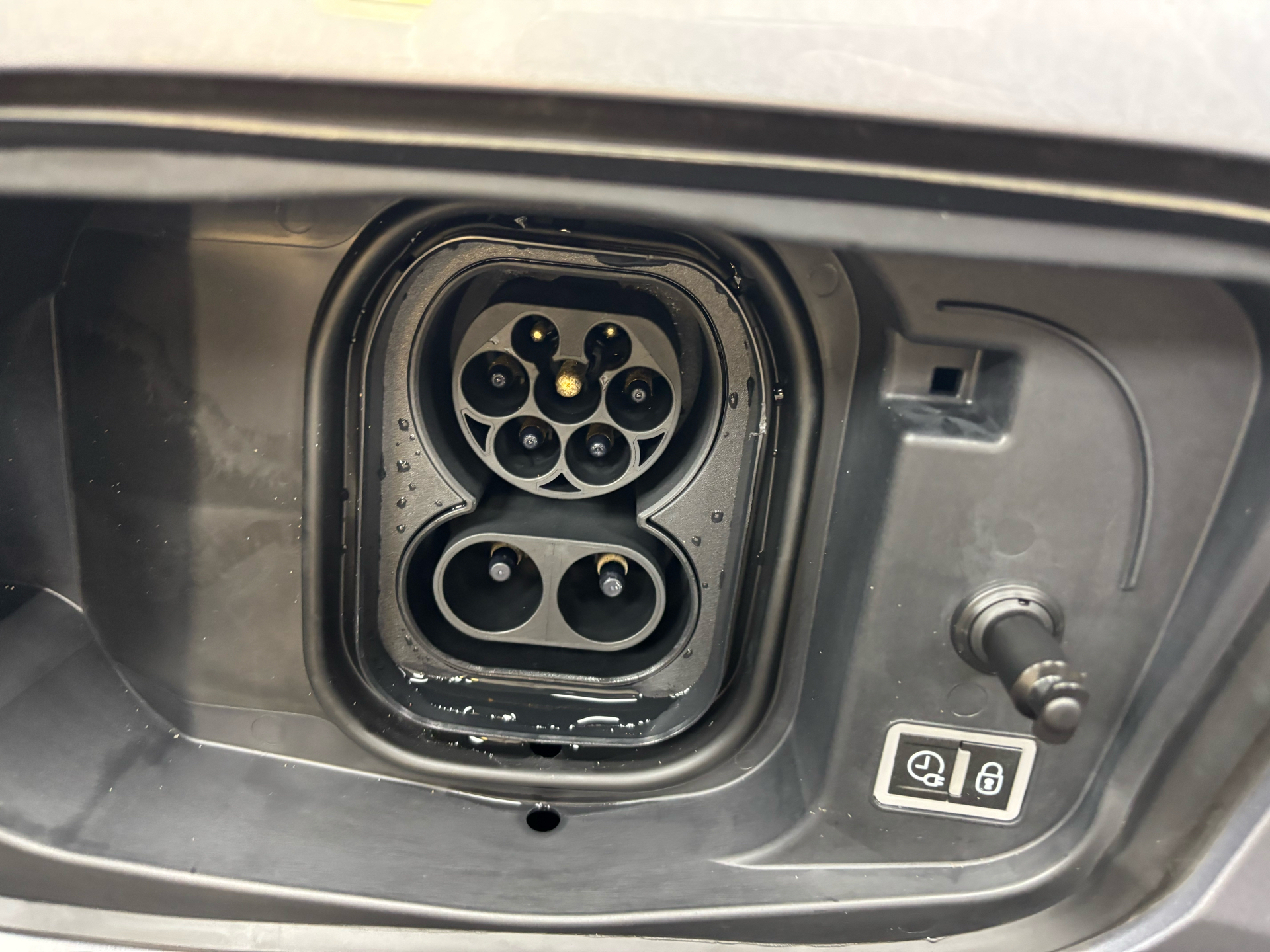 Grå Citroën ë-C4 X fra 2024