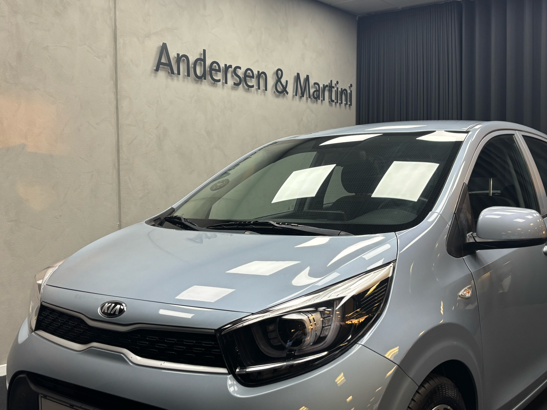 Blå Kia Picanto fra 2019 set udefra