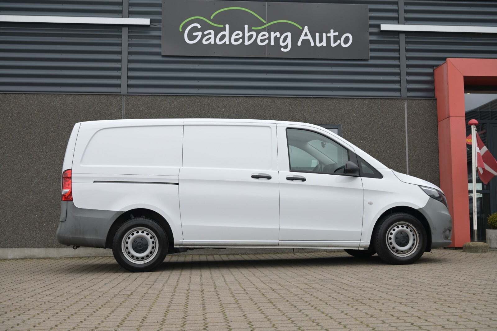 Hvid Mercedes Vito 114 fra 2020
