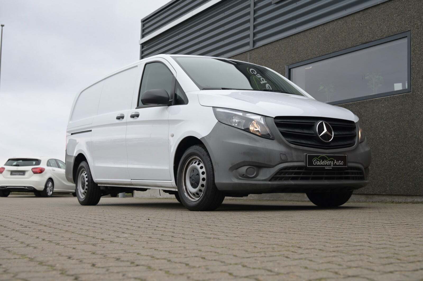 Hvid Mercedes Vito 114 fra 2020