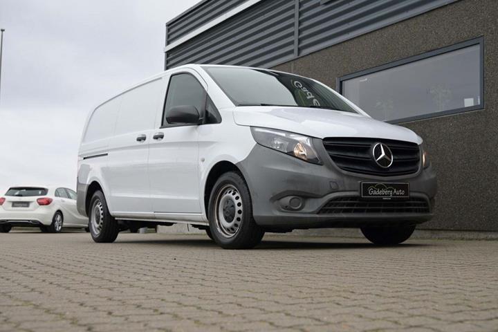 Hvid Mercedes Vito 114 fra 2020