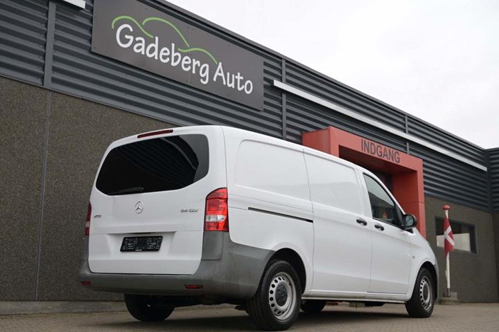 Hvid Mercedes Vito 114 fra 2020