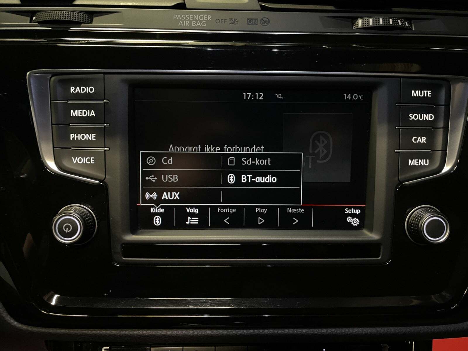 Sort VW Touran fra 2016