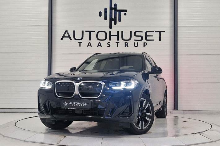 Sort BMW iX3 fra 2022 set udefra