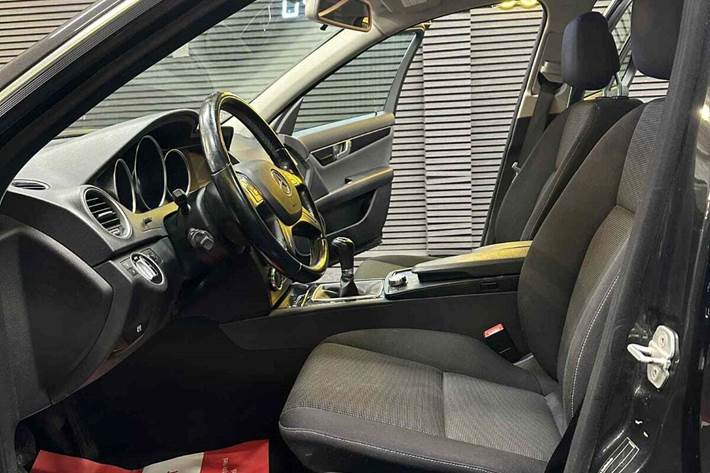 undefined Mercedes C180 fra 2012 set indefra