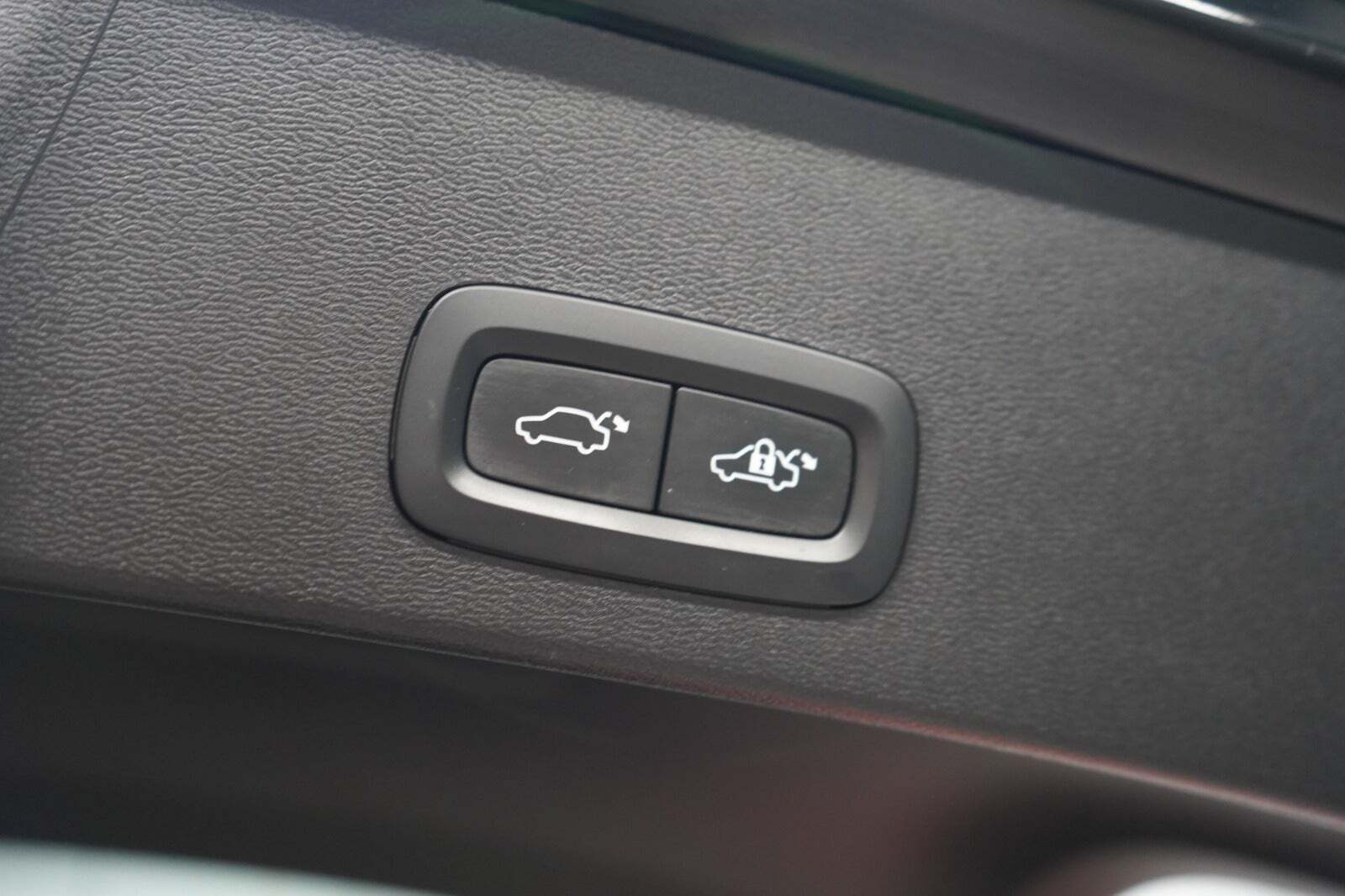 Volvo XC40 P6 ReCharge Core