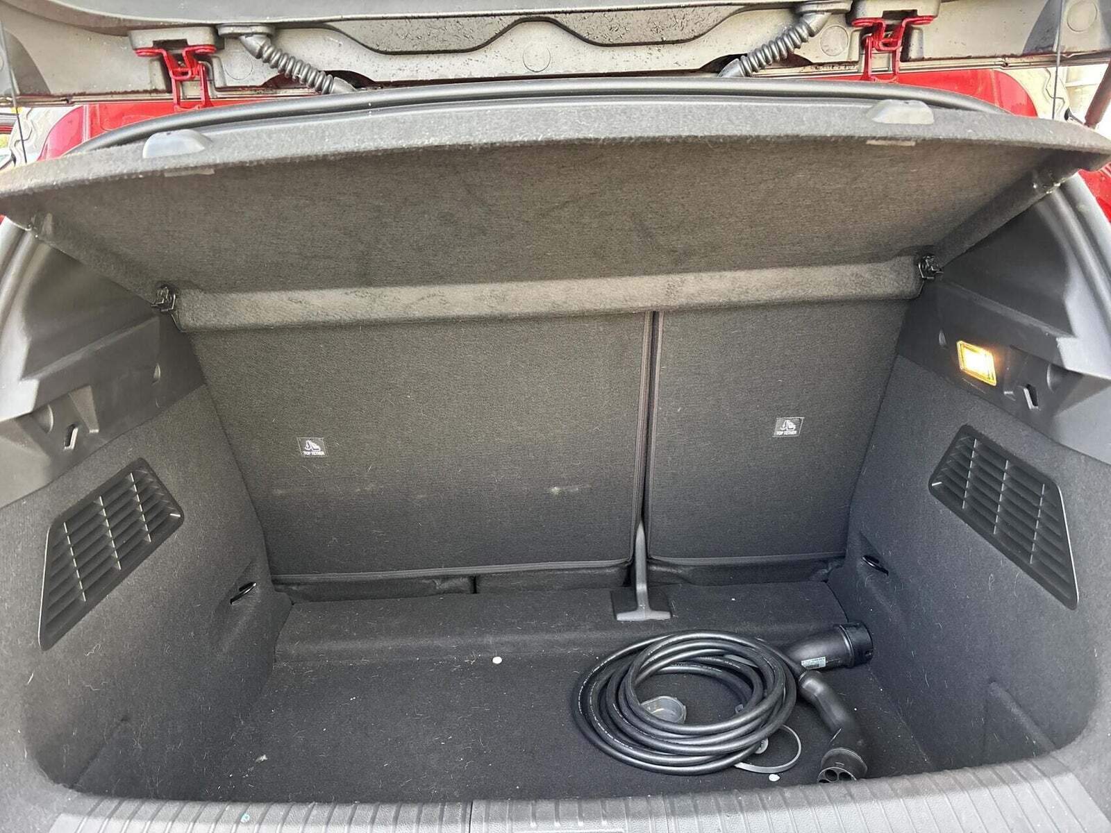 Rød Renault Megane E-Tech fra 2022