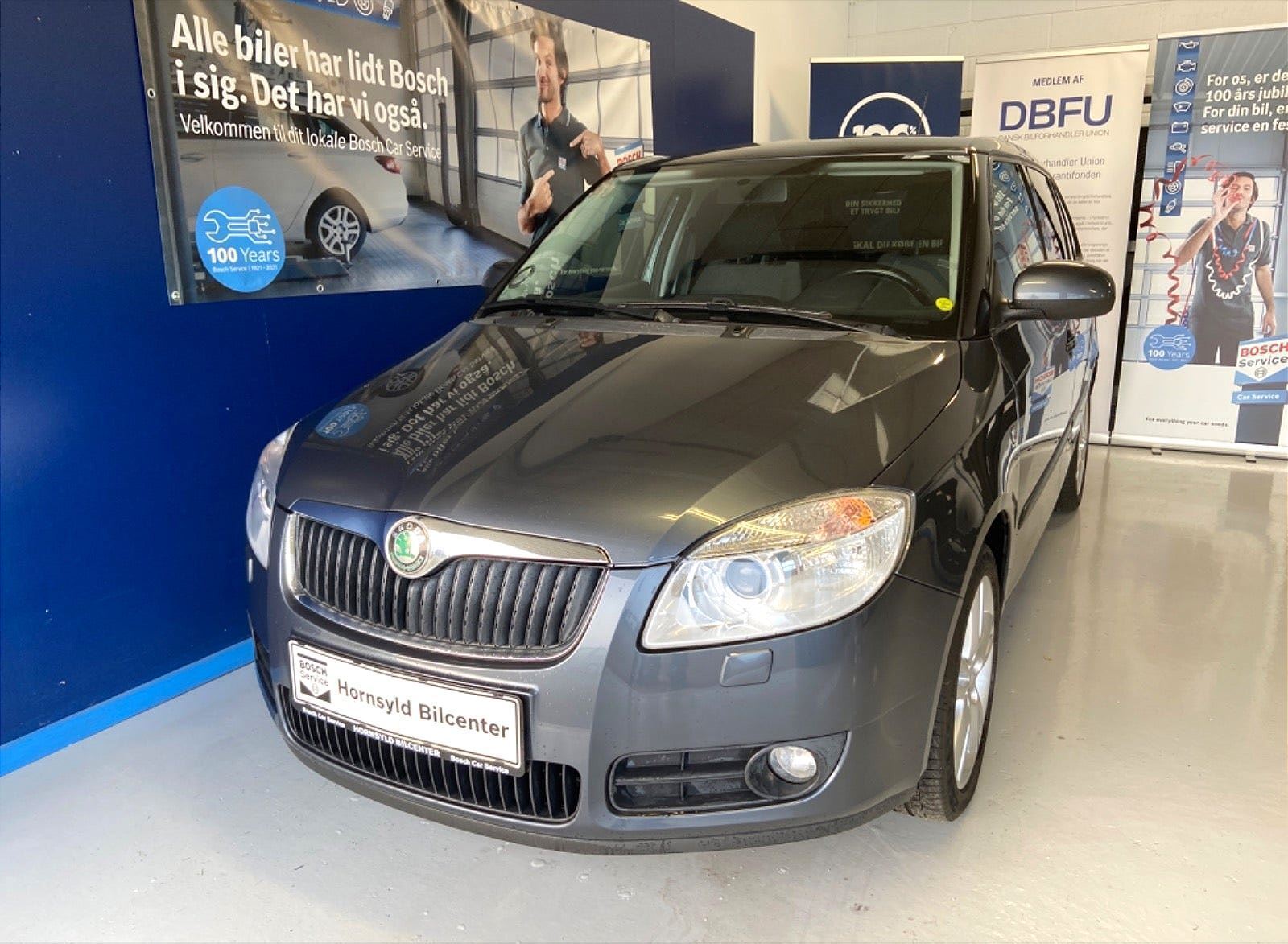 Grå Skoda Fabia fra 2008