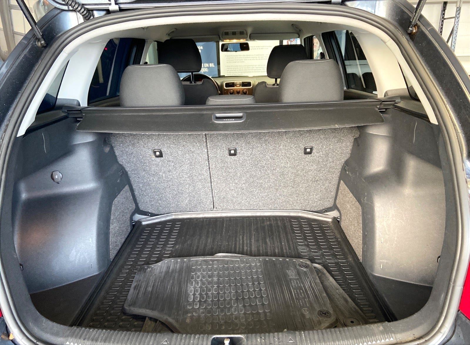 Grå Skoda Fabia fra 2008