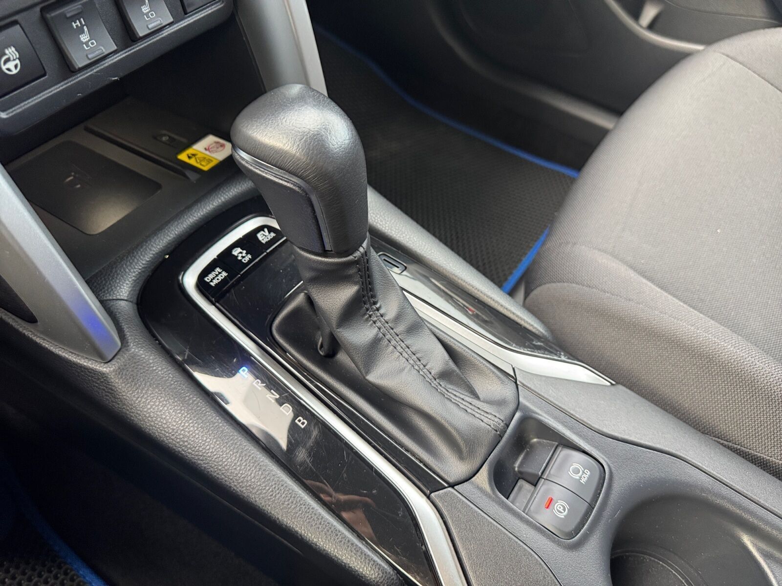 Blå Toyota Corolla Cross fra 2023