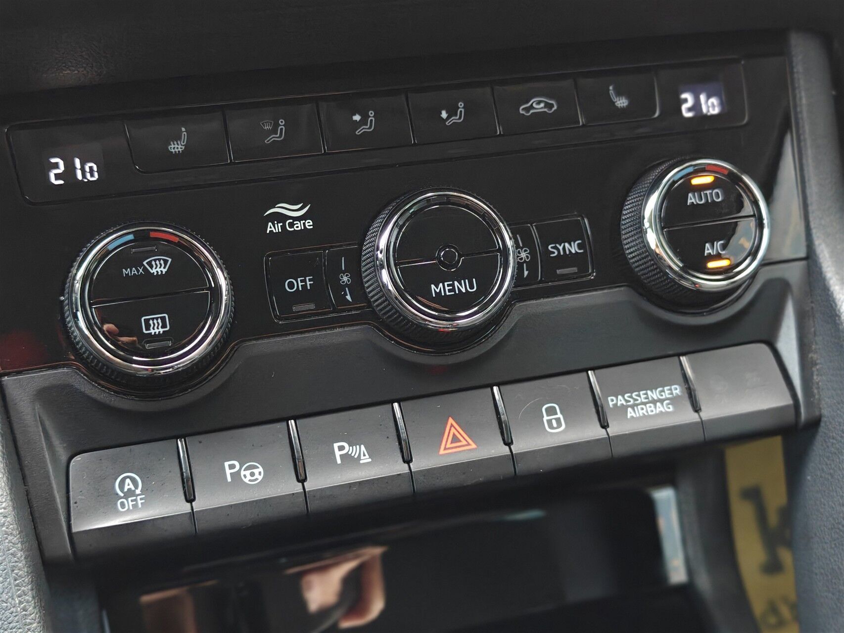 Grå Skoda Karoq fra 2020