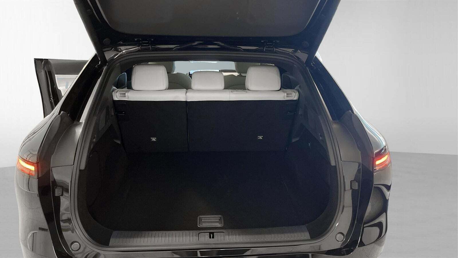 Sort Xpeng G6 fra 2024