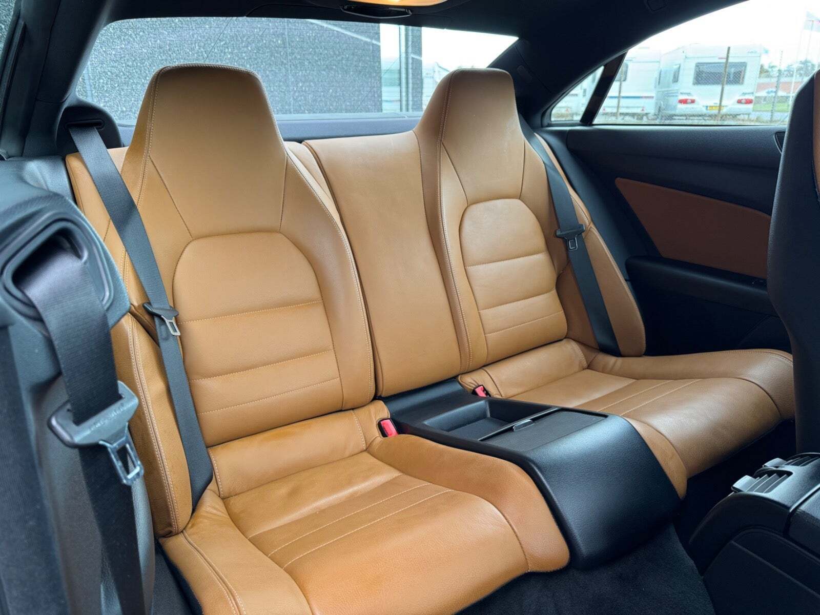 Sort Mercedes E350 fra 2012