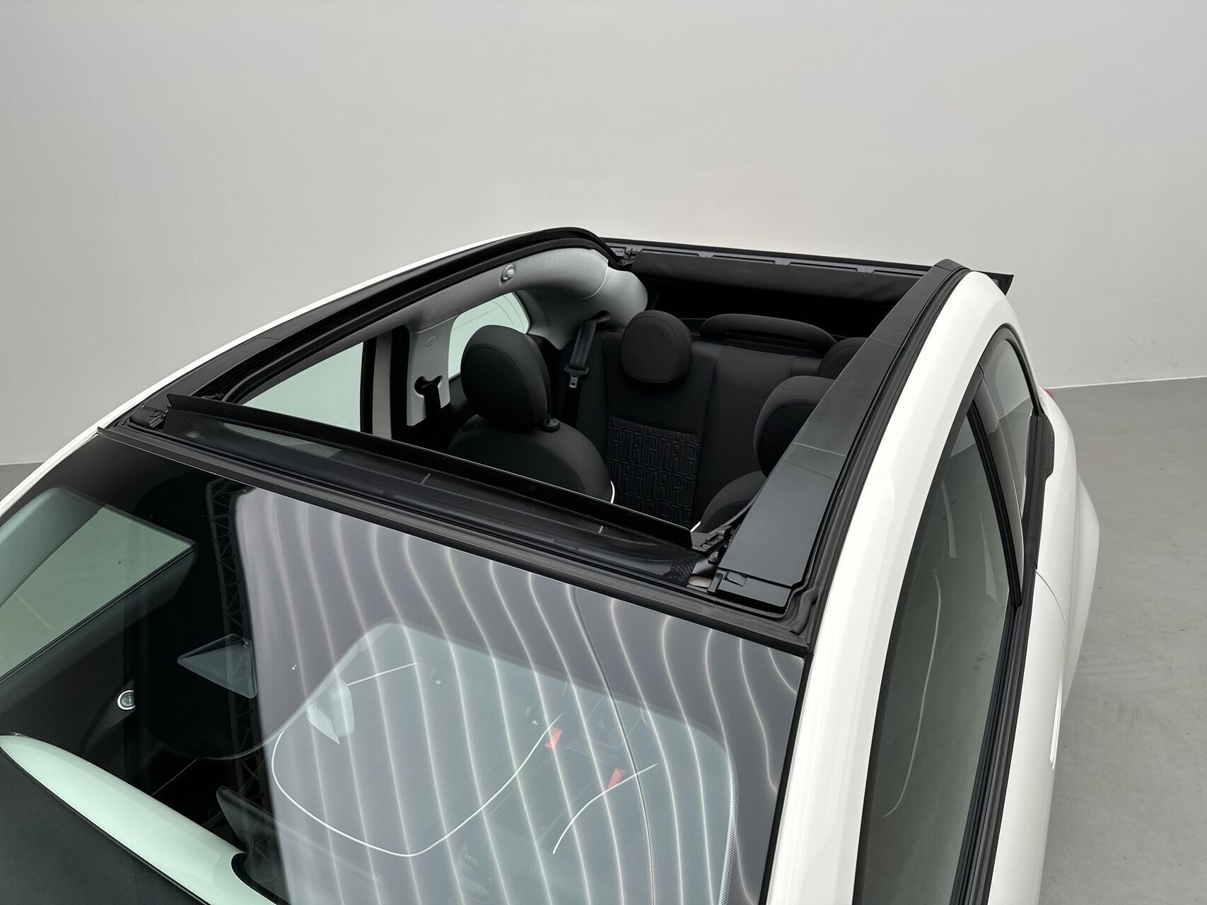 Hvid Fiat 500e fra 2023