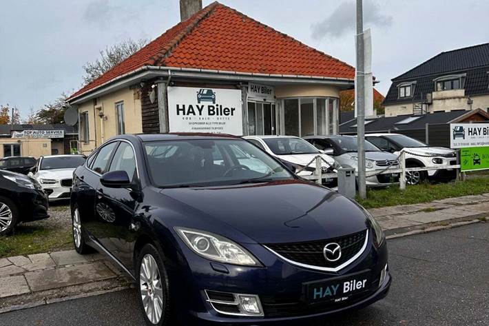 Blå Mazda 6 fra 2010 set udefra