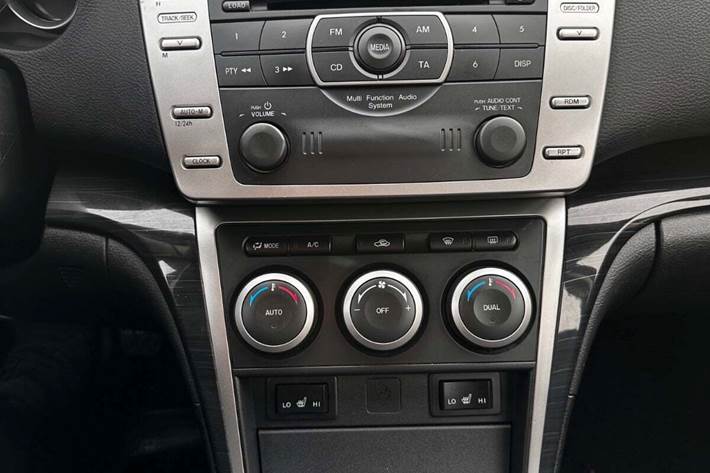 Blå Mazda 6 fra 2010